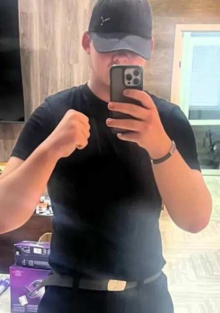 Я Игорь, 18, знакомлюсь на одну ночь в Темрюке