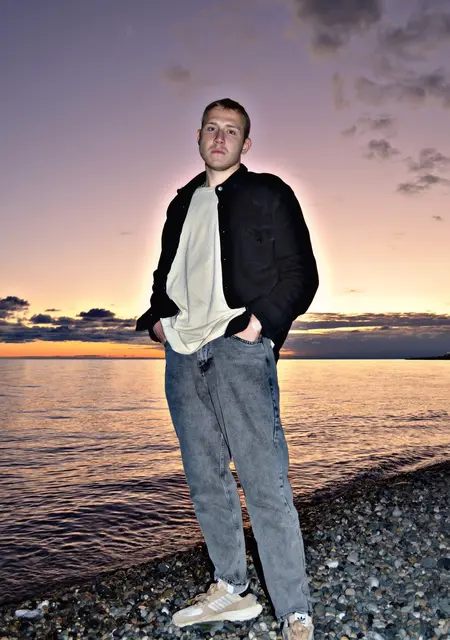 Я Максим, 25, из Сочи, ищу знакомства на одну ночь