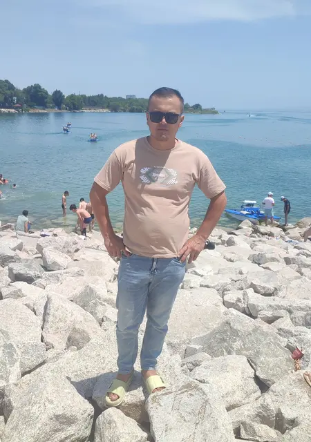 Максим из Кирова, мне 34, познакомлюсь на одну ночь