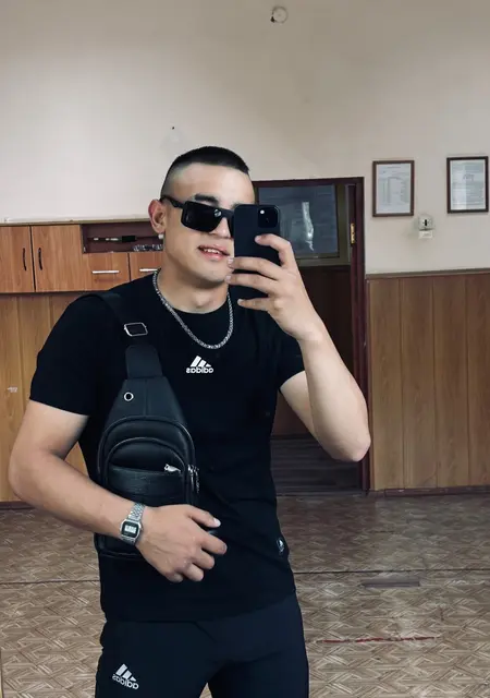 Timur из Читы, мне 20, познакомлюсь на одну ночь