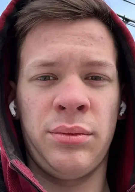 Слава из Омска, мне 19, познакомлюсь для дружбы