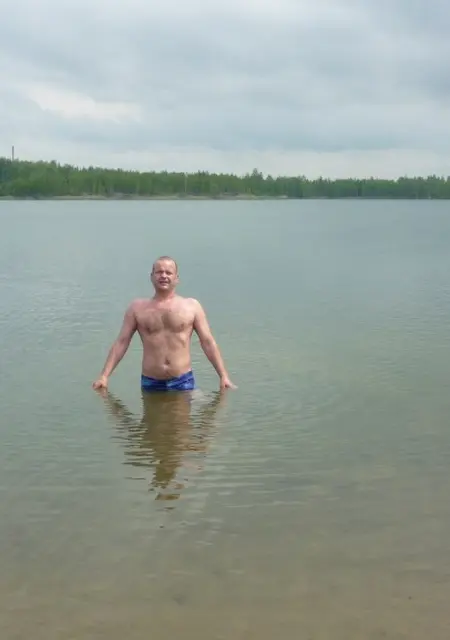 Alex из Брянска, мне 50, познакомлюсь на одну ночь