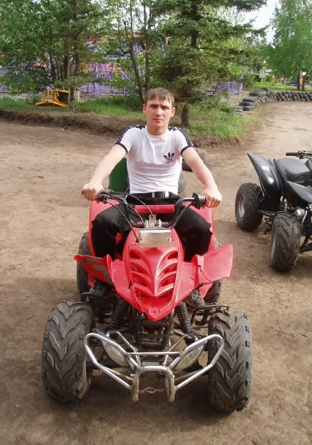 Я Виталя, 38, из Нового Уренгоя, ищу знакомства на одну ночь