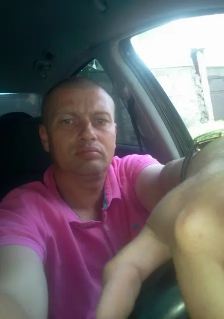 Саша из Шостки, мне 45, познакомлюсь на одну ночь