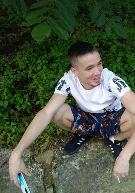 Я Саша, 29, из Уссурийска, ищу знакомство для постоянных отношений