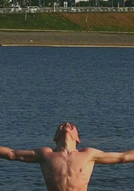 Я Руслан, 19, из Мирного, ищу знакомства без обязательств