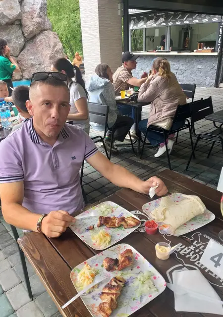 Виталик из Санкт-Петербурга, ищу на сайте знакомства без обязательств