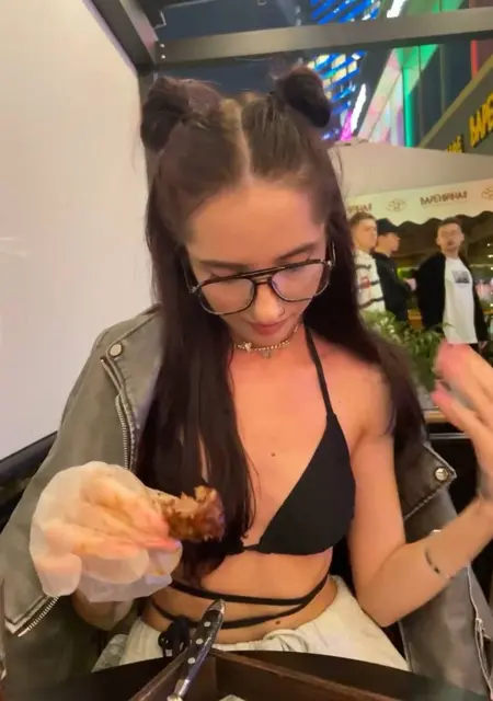 Я Валерия, 20, из Москвы, ищу знакомства без обязательств