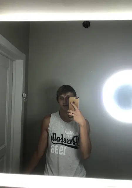 Паша из Тюмени, мне 21, познакомлюсь для приятного времяпровождения