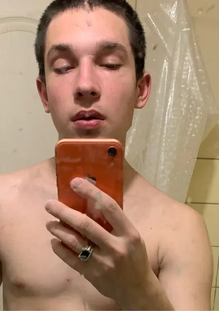 Я Даниил, 20, из Ижевска, ищу знакомство для дружбы