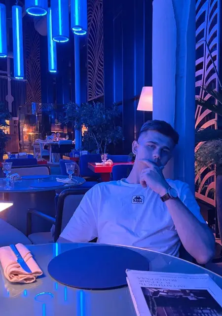 Кирилл из Воронежа, мне 23, познакомлюсь для общения