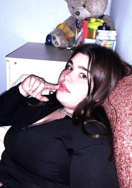 Настя из Саратова, мне 20, познакомлюсь для общения