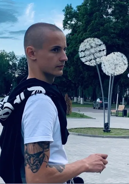 Я Владислав, 21, из Брянска, ищу знакомства на одну ночь