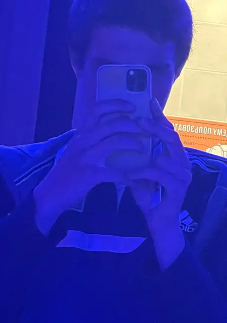 Даниил из Санкт-Петербурга, мне 18, познакомлюсь на одну ночь