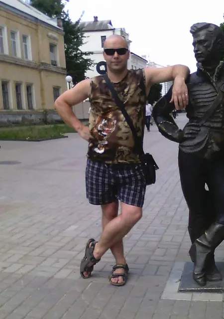 Vitalii из Сум, мне 45, познакомлюсь для вирта