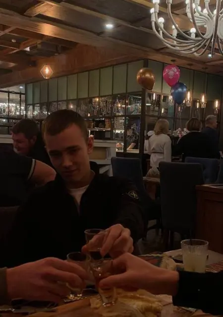 Я Артём, 25, знакомлюсь без обязательств в Краснообске