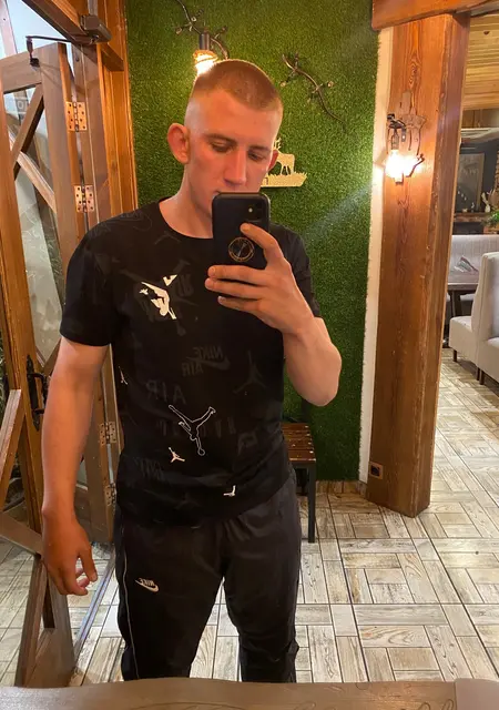 Артур из Усолья-Сибирского, мне 25, познакомлюсь без обязательств