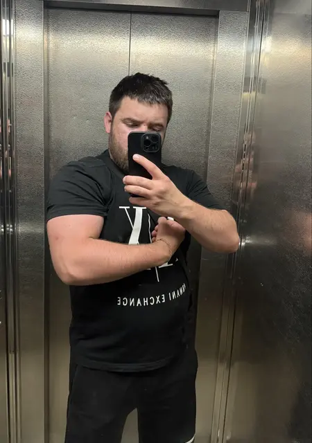 Я Руслан, 21, из Новосибирска, ищу знакомства на одну ночь