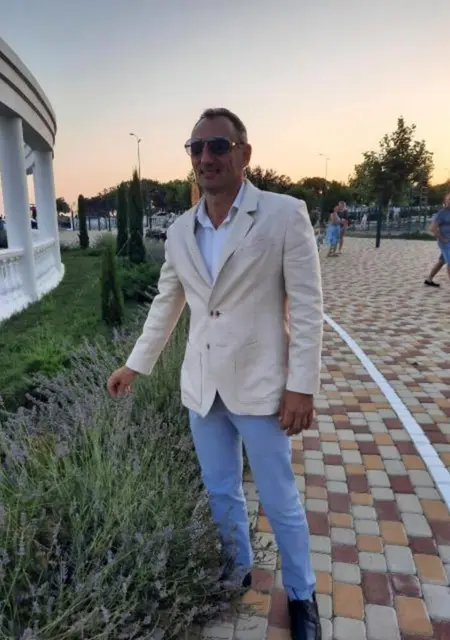 Я Roman, 47, знакомлюсь для постоянных отношений в Геленджике