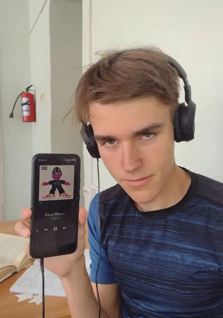 Кирилл из Тольятти, мне 20, познакомлюсь без обязательств