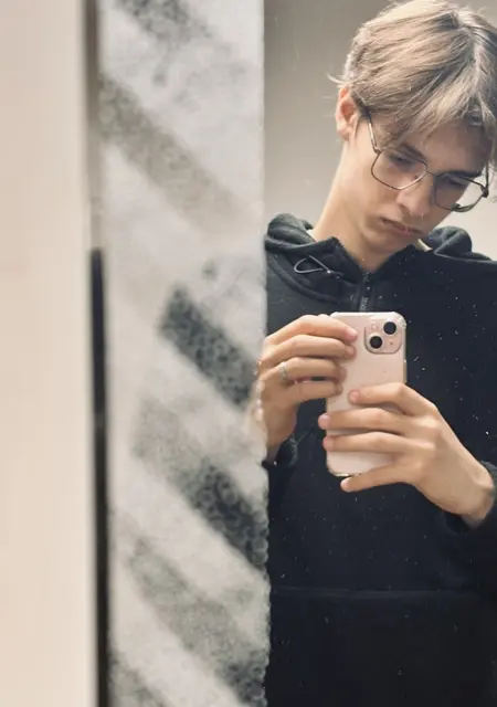 Я Антон, 18, знакомлюсь без обязательств в Великих Луках