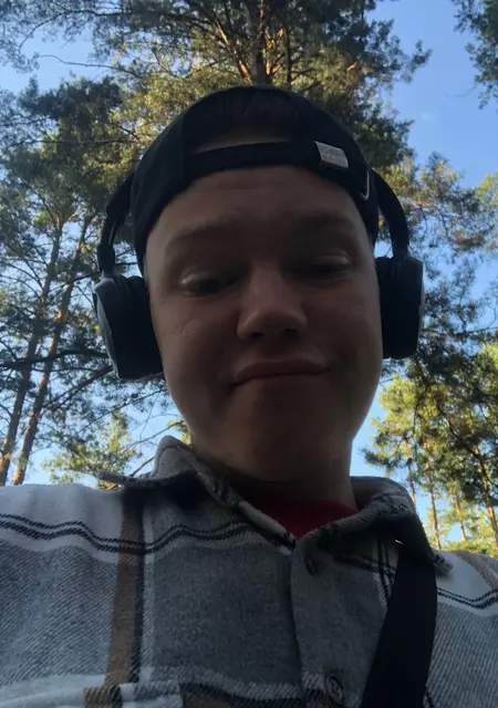 Я Даня, 21, из Владимира, ищу знакомство для постоянных отношений