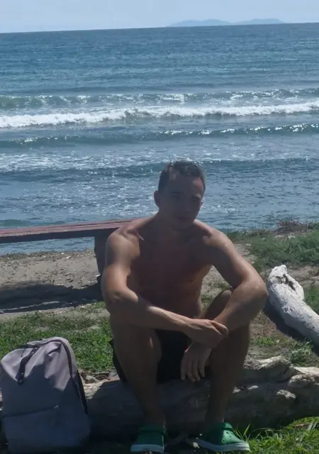 Владислав из Владивостока, ищу на сайте знакомства на одну ночь