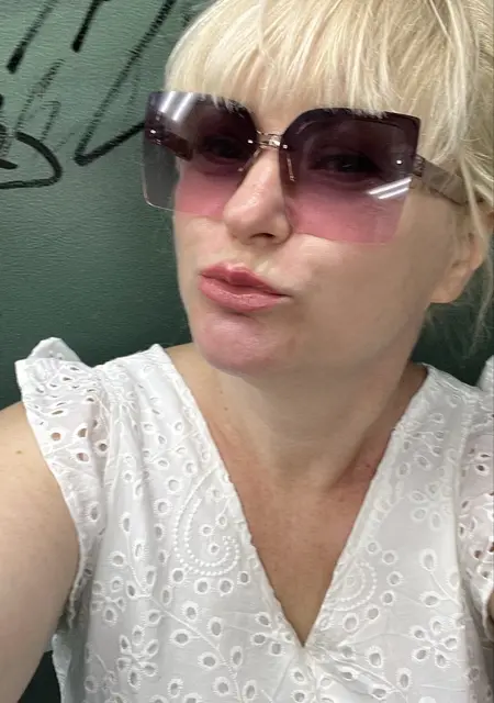 Муза из Тольятти, мне 43, познакомлюсь для приятного времяпровождения