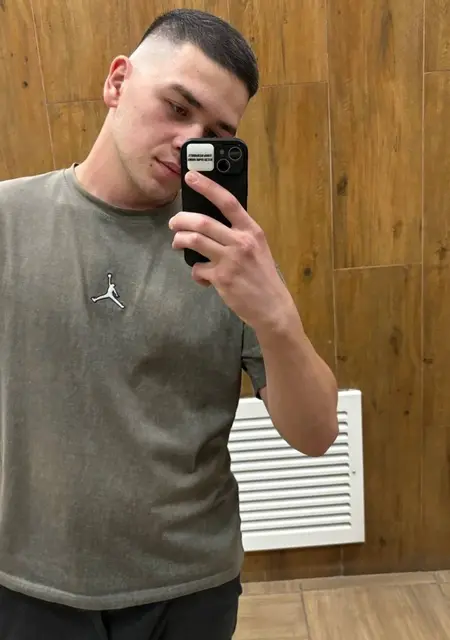 Django из Москвы, мне 22, познакомлюсь на одну ночь