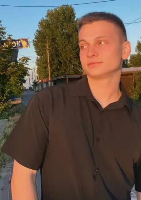 Я Виктор, 18, из Симферополя, ищу знакомства без обязательств