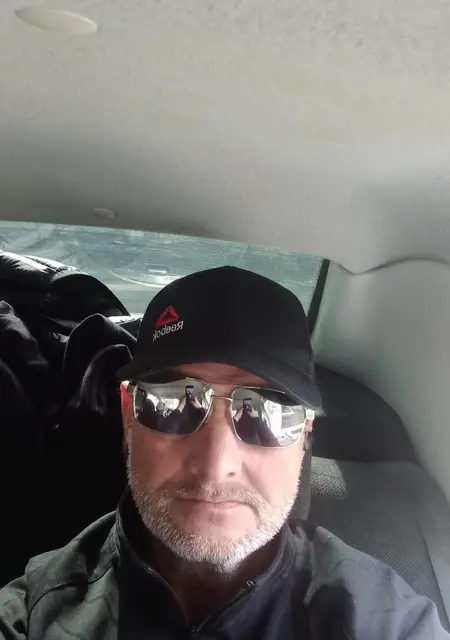 Я Олег, 50, из Омска, ищу знакомства на одну ночь