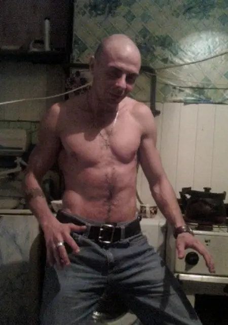 Я Артем, 47, из Орехово-Зуево, ищу знакомства без обязательств