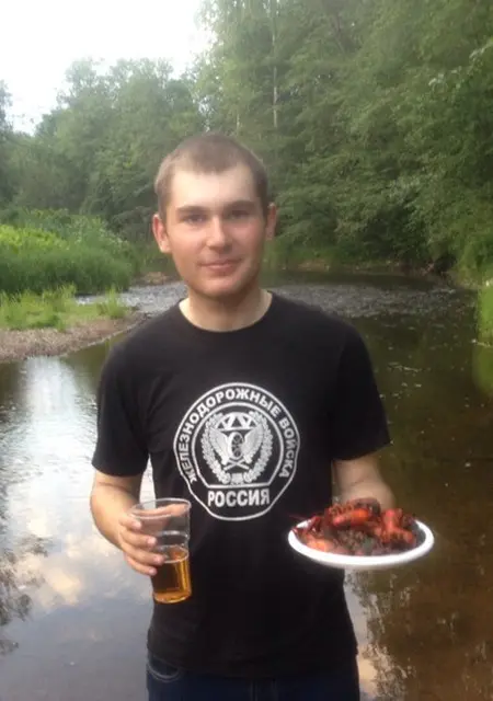 Я Артём, 31, знакомлюсь на одну ночь в Пскове