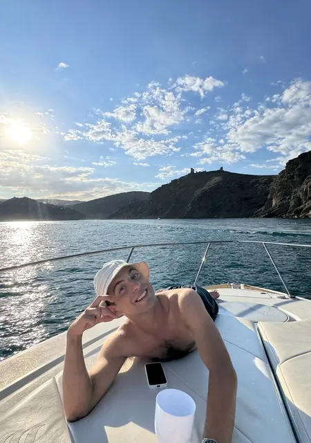 Даниил из Евпатории, мне 25, познакомлюсь для открытые отношения