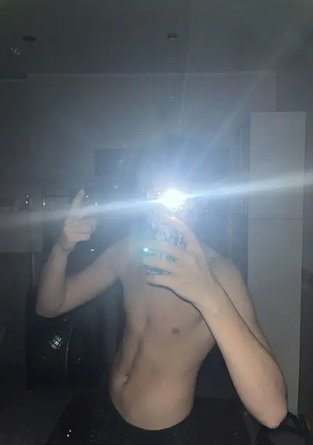 Арт из Жуковского, мне 21, познакомлюсь без обязательств