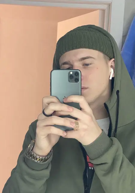 Я Рома, 21, знакомлюсь для приятного времяпровождения в Сургуте