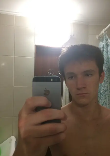 Я Максим, 20, из Севастополя, ищу знакомство для постоянных отношений