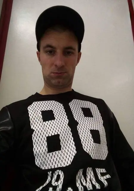 Daniel из Парижа, мне 32, познакомлюсь