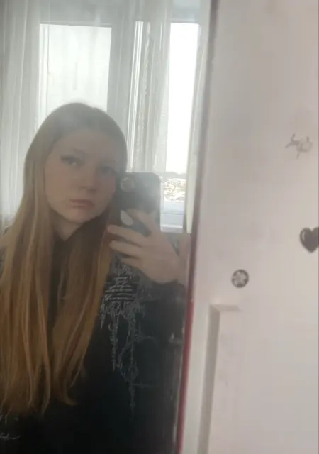 Я Алена, 19, из Москвы, ищу знакомства без обязательств