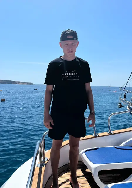 Влад из Тюмени, ищу на сайте знакомства на одну ночь