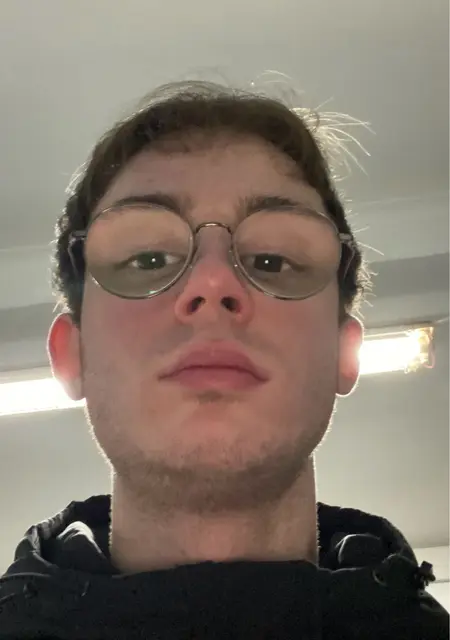 Я Артем, 20, из Липецка, ищу знакомство для приятного времяпровождения