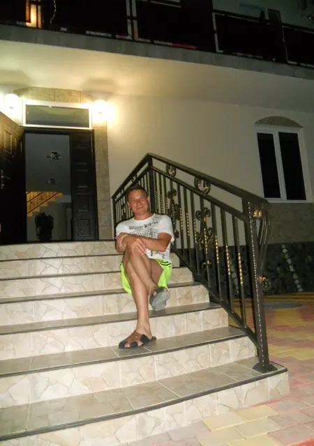 Виктор из Губкинского, мне 54, познакомлюсь на одну ночь