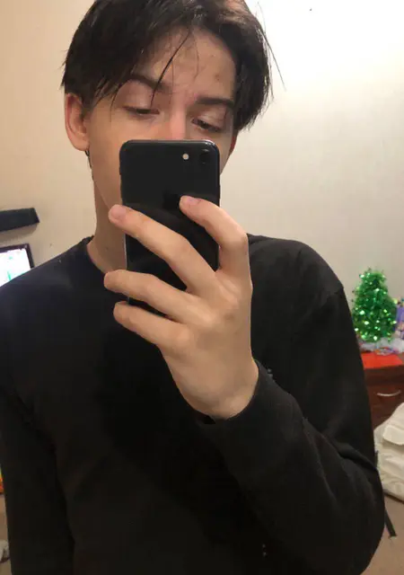 Я Давид, 20, из Лобни, ищу знакомства без обязательств