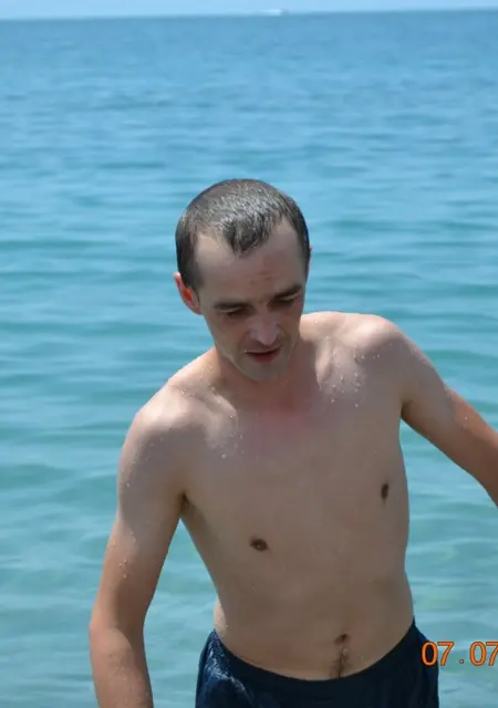 Я Александр, 39, из Балакова, ищу знакомства без обязательств