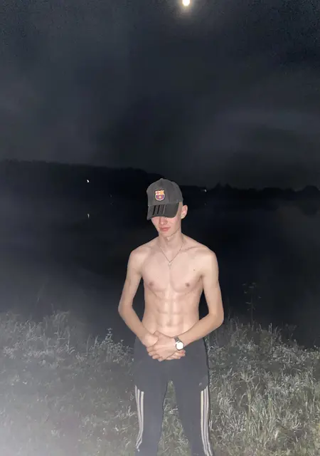 Тёма из Ижевска, мне 19, познакомлюсь для общения