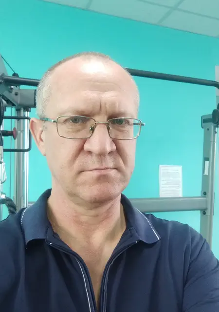 Я Ярослав, 50, из Тольятти, ищу знакомства на одну ночь