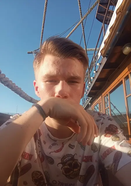 Даниил из Великого Новгорода, ищу на сайте знакомства на одну ночь