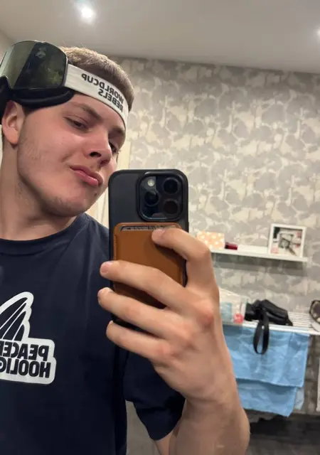 Михаил из Москвы, мне 20, познакомлюсь для вирта