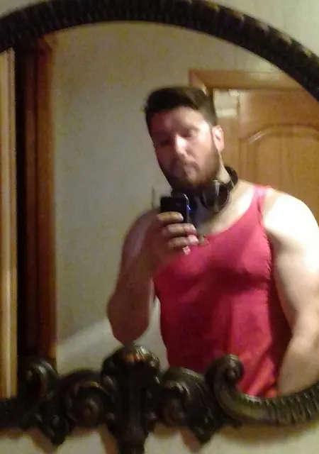 Я Владимир, 35, знакомлюсь на одну ночь в Московском