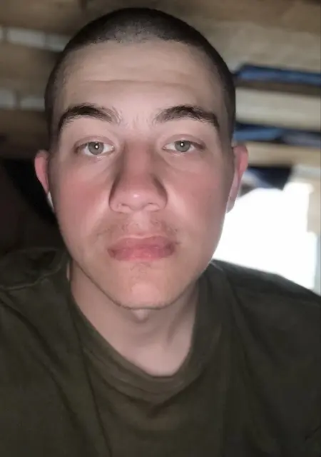 Я Савелий, 18, из Читы, ищу знакомства на одну ночь